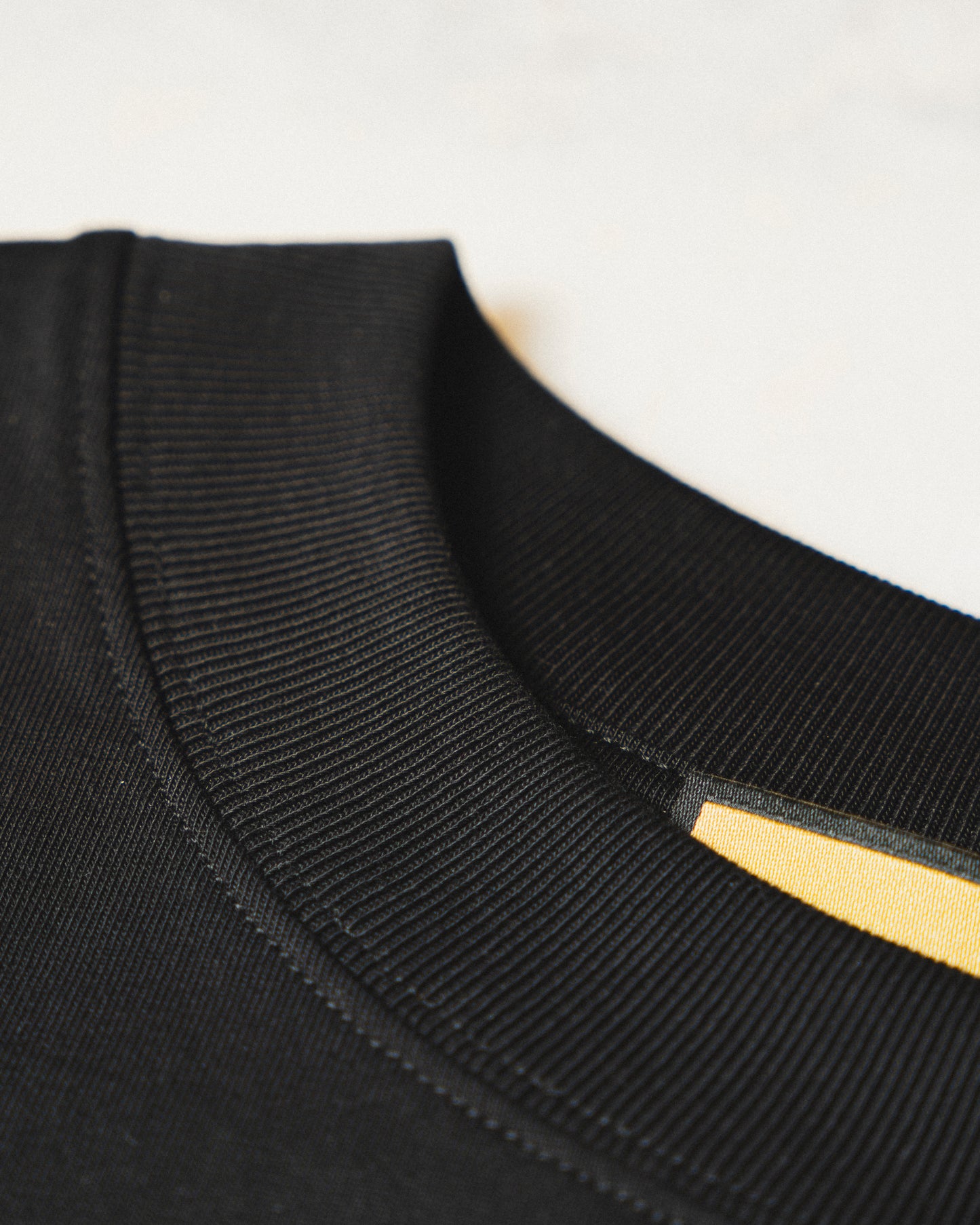 SAVOIR-FAIRE TOTAL BLACK TEE